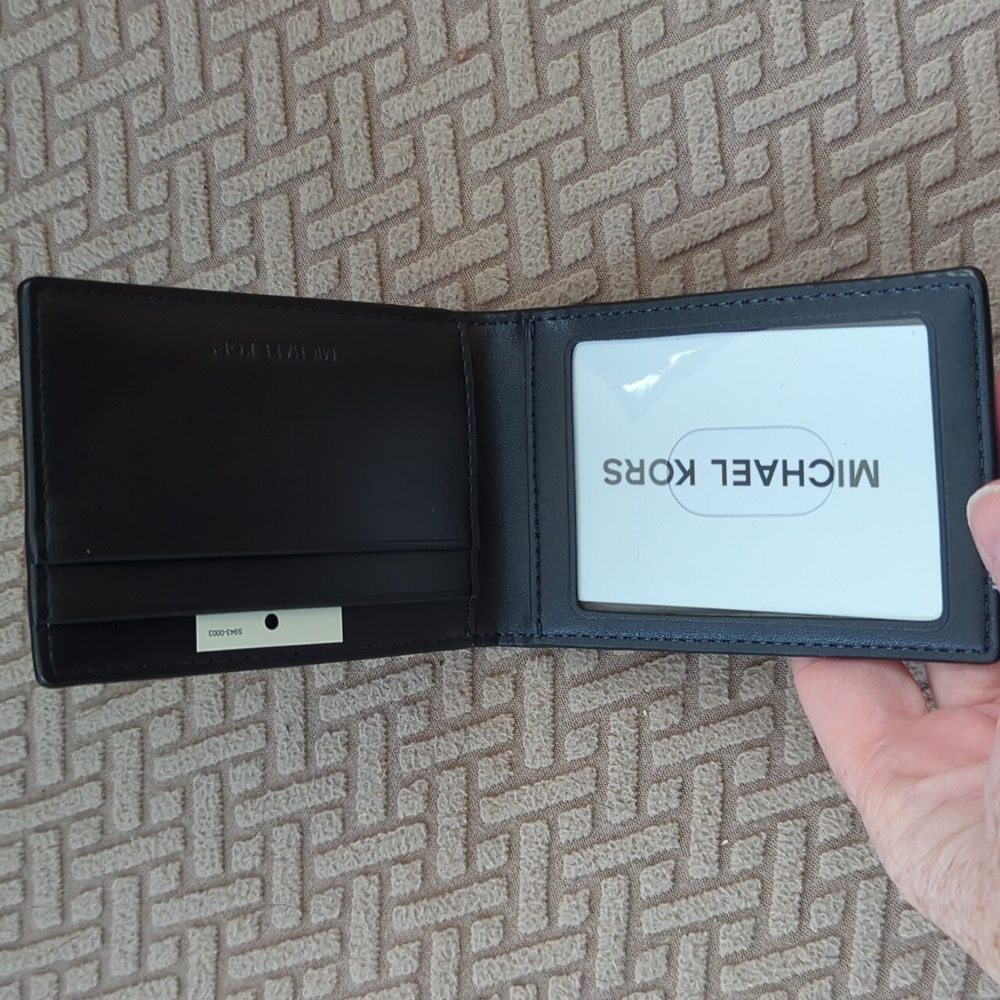 Michael Kors Cooper Signature Logo Wallet NWT - Picture 4 of 7